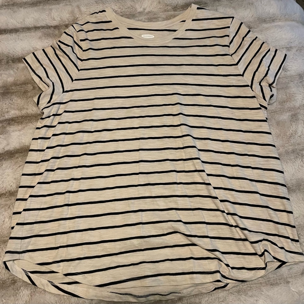 Old Navy Blue and white striped short sleeve t-shirt. Size XXL.